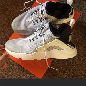 Size 9 grey Nike huaraches